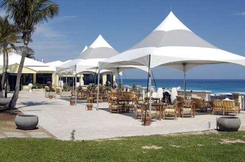 لا تزال مطاعم Elbow Beach Hotel مفتوحة على الرغم من إغلاق The Royal Gazette