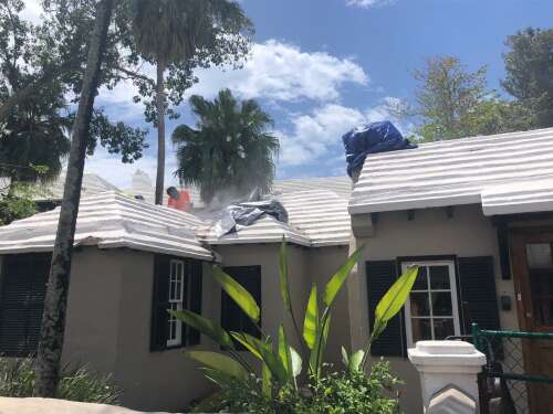 Rubber tree branch falls on pre-school roof - Vimarsana News
