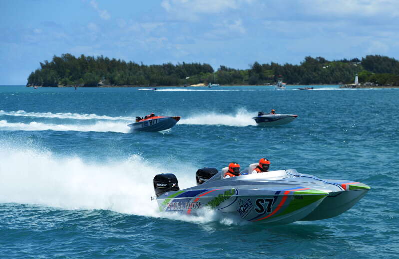 around the island powerboat race